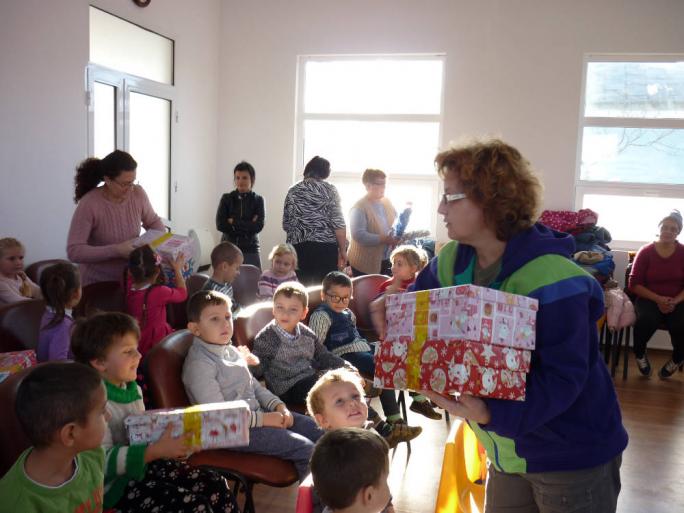 Shoeboxes being distributed